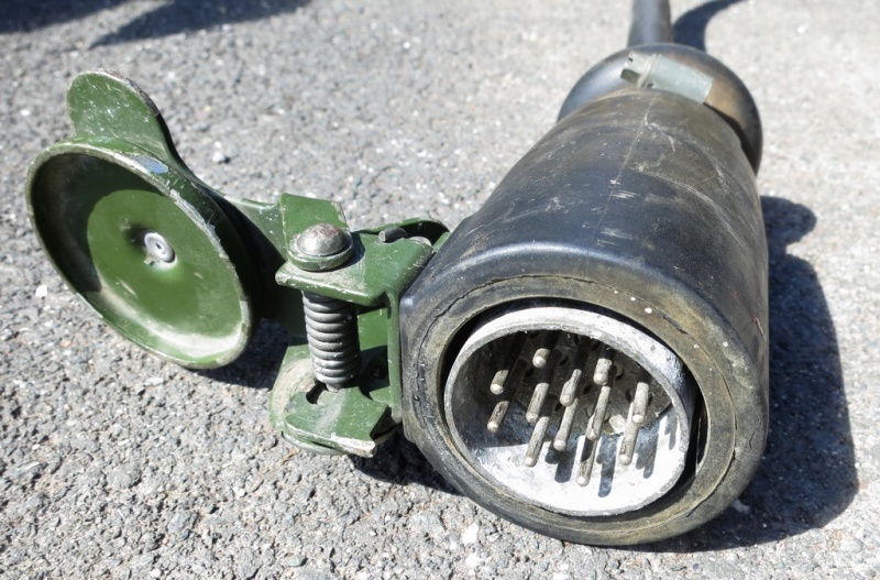 Datei:NATO Stecker.jpg