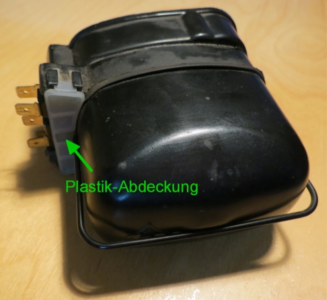 Datei:Wischermotor Plastikabdeckung.jpg