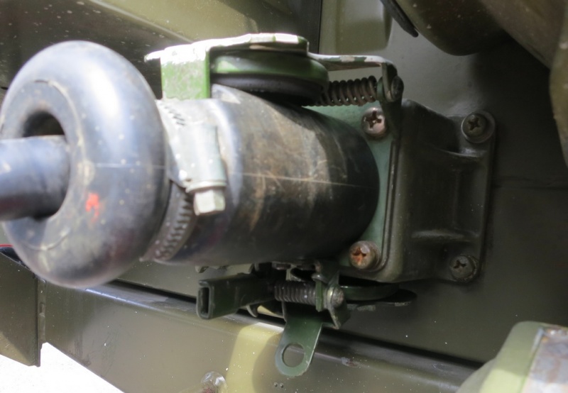 Datei:NATO Stecker und Dose.jpg